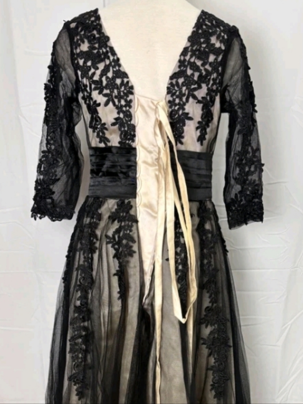 Elegant Black Lace Overlay Midi Dress - Taupe Underlay - Picture 7 of 8